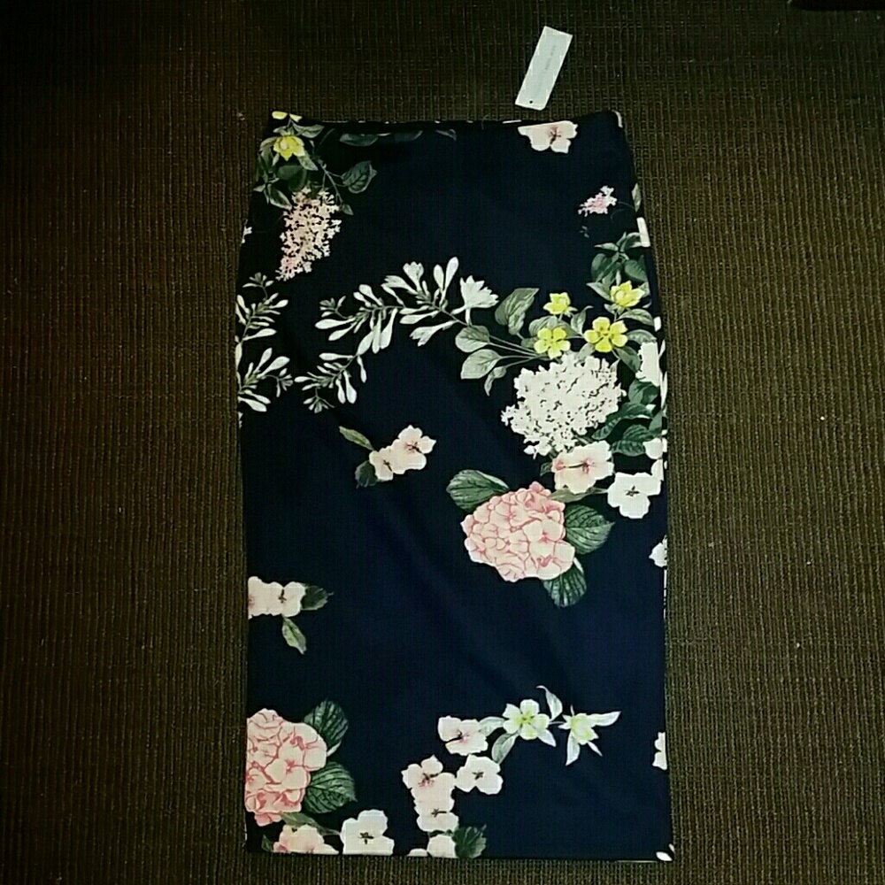 NY & Co Floral Stretch Pull-on Pencil Skirt